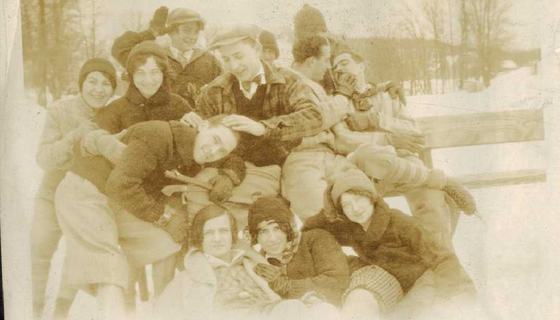 A big group piled together in the snow: the Schnuer family.